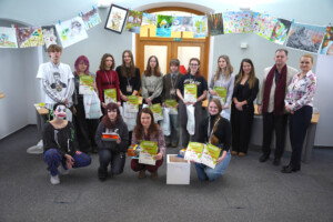 Byli jsme u toho. A z umění znovu vznikne pomoc přírodě.